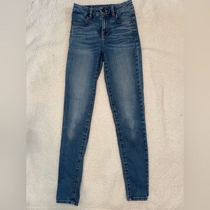 American eagle skinny curve-high rod jeggings size 0-long.👖 Medium wash denim.